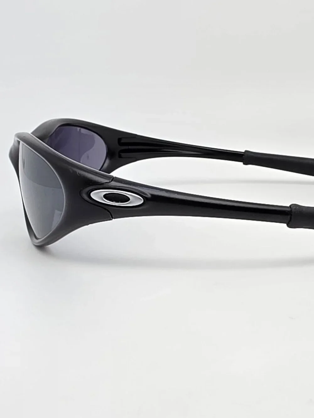 Oakley 04-081 Minute Gen 2.0 Black Frame Black Iridium Lens Sunglasses 54-16-133